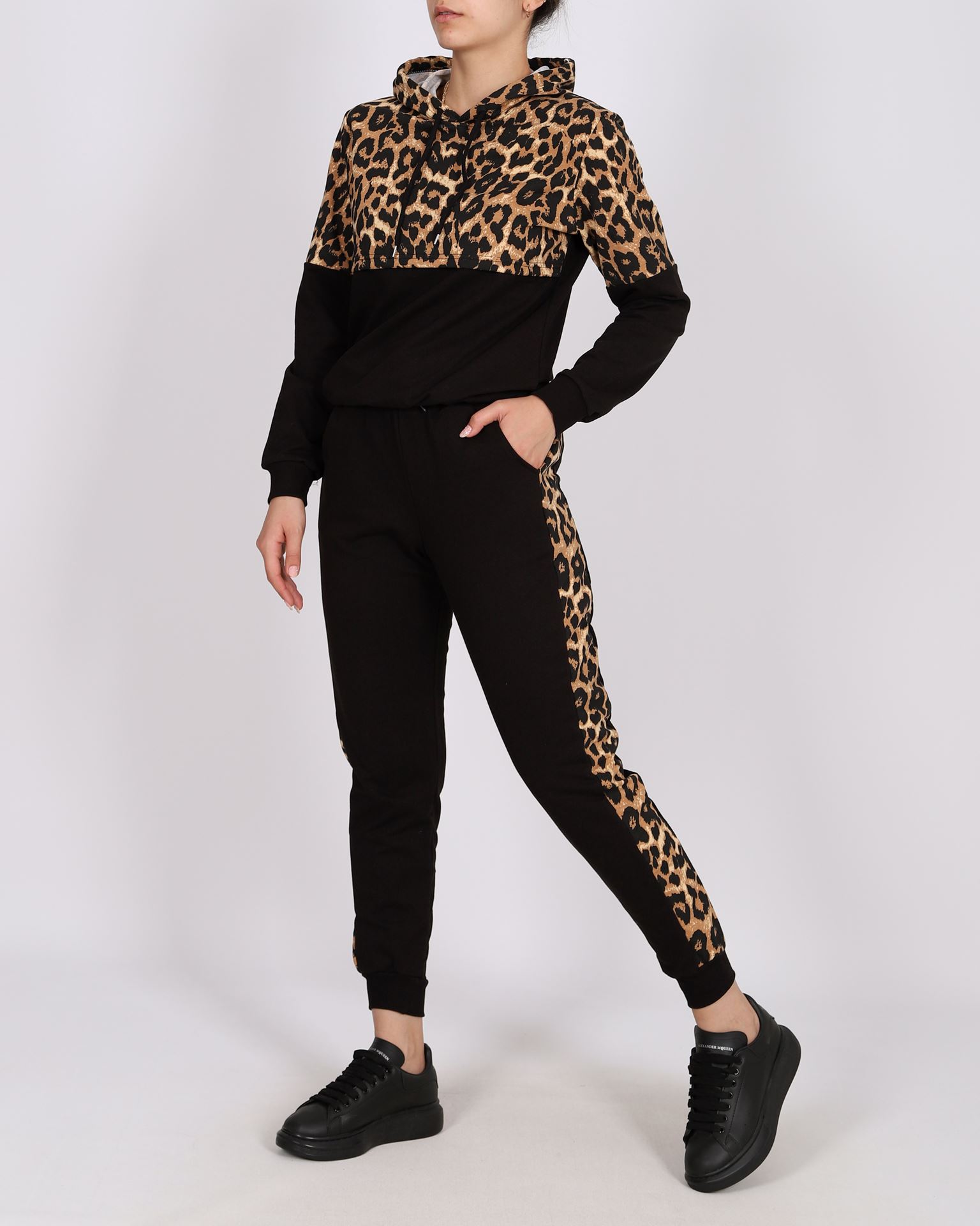Siyah Leopar Desenli Eşofman Takımı TKM2138